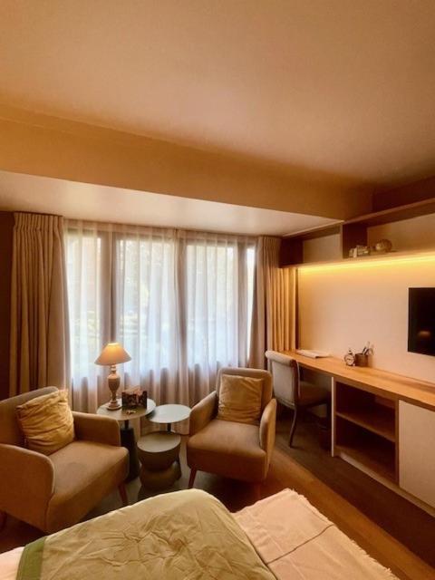 Charmehotel Manoir Ogygia Поперинге Екстериор снимка